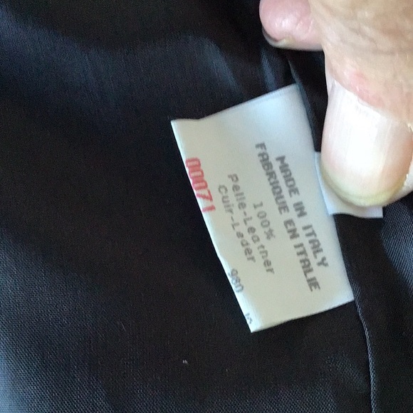 Byblos Fine Italian buttery leather two piece set. Jacket and pants. - Picture 5 of 9